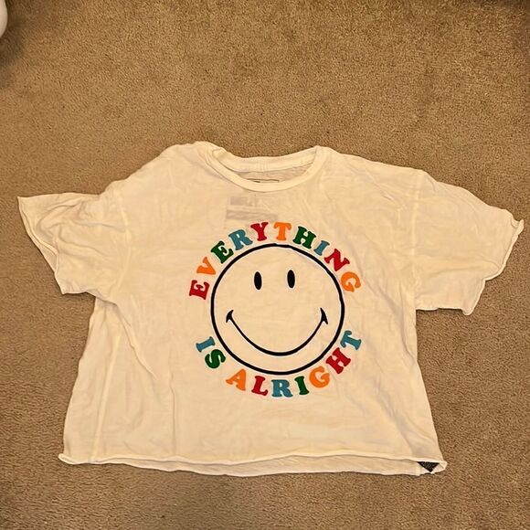 Smiley Tee New Medium. Super soft - Picture 1 of 4